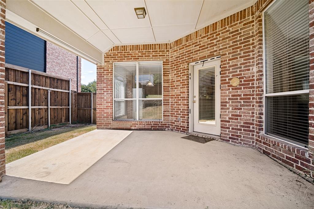 2426 Club Creek Boulevard Property Photo 29