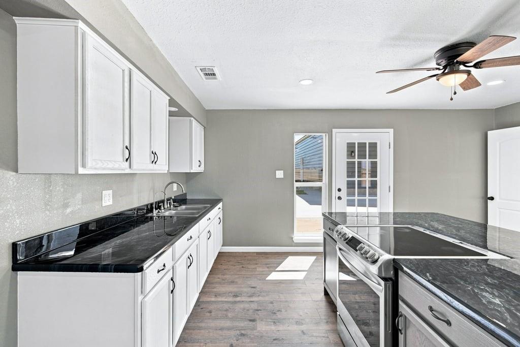 14717 Highway 6 Property Photo 10