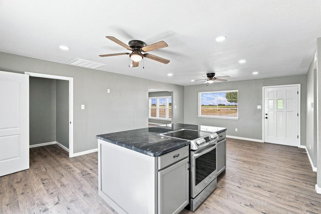 14717 Highway 6 Property Photo 12
