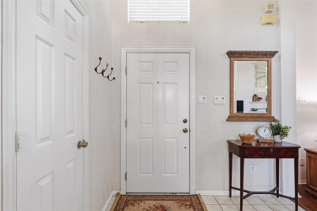 5004 Ridgefield Court Property Photo 4