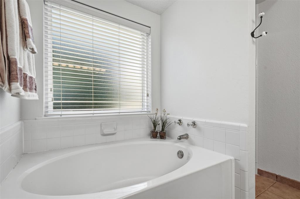 5004 Ridgefield Court Property Photo 18
