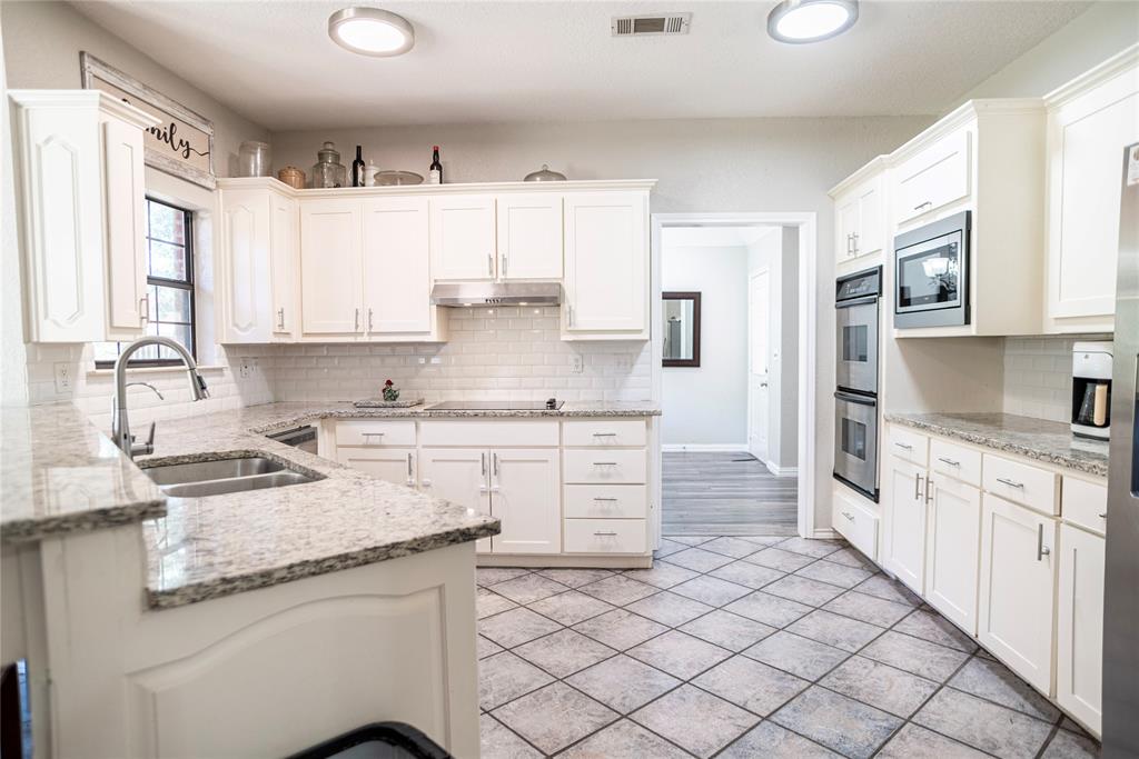 696 Indian Trail Property Photo 3
