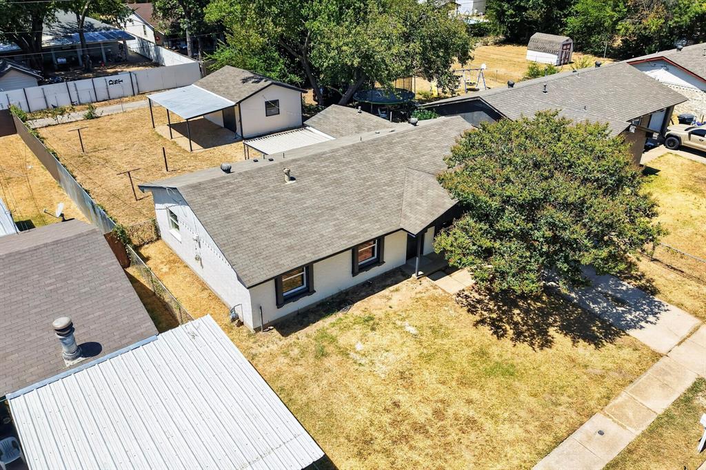 661 Edgeglen Drive Property Photo 2