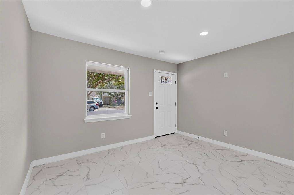 661 Edgeglen Drive Property Photo 10