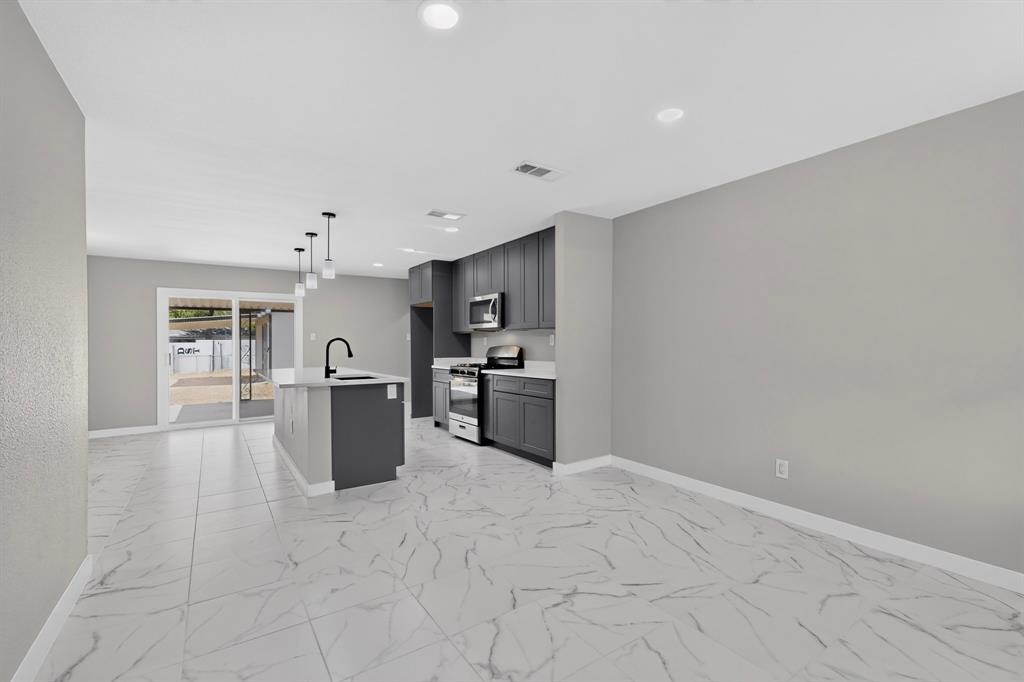 661 Edgeglen Drive Property Photo 12