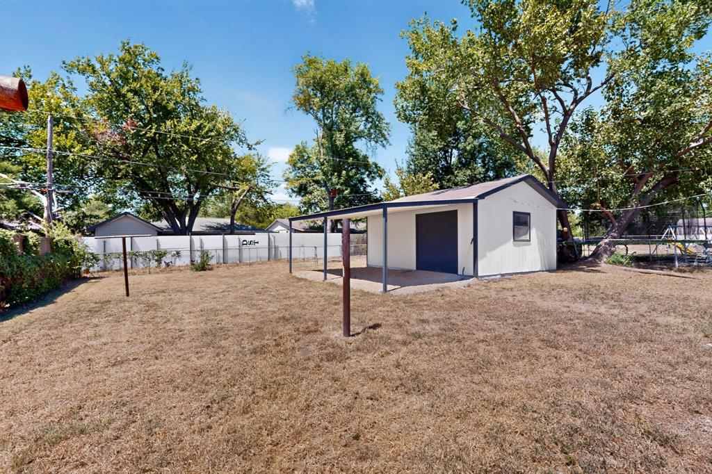 661 Edgeglen Drive Property Photo 27