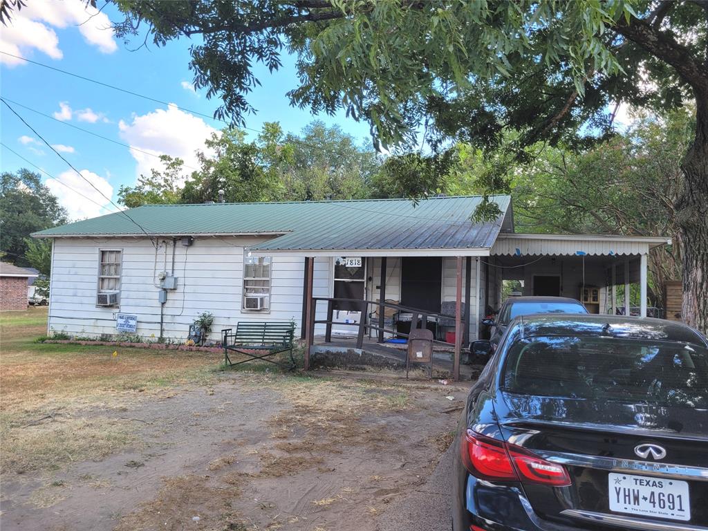 1818 E Booth Property Photo 1