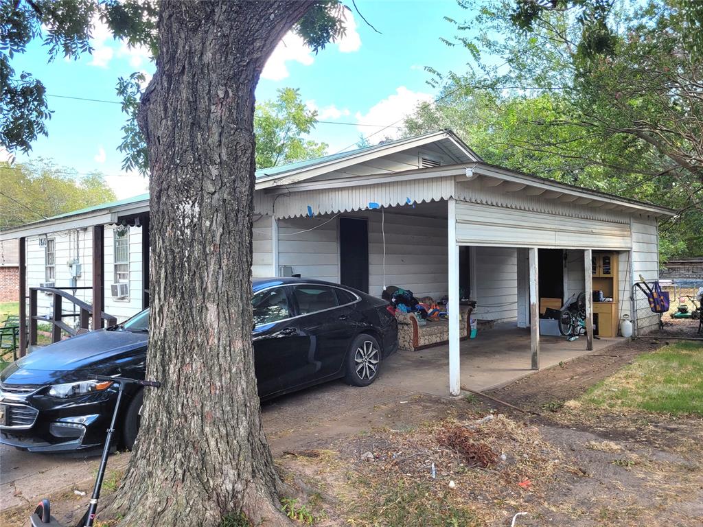 1818 E Booth Property Photo 3