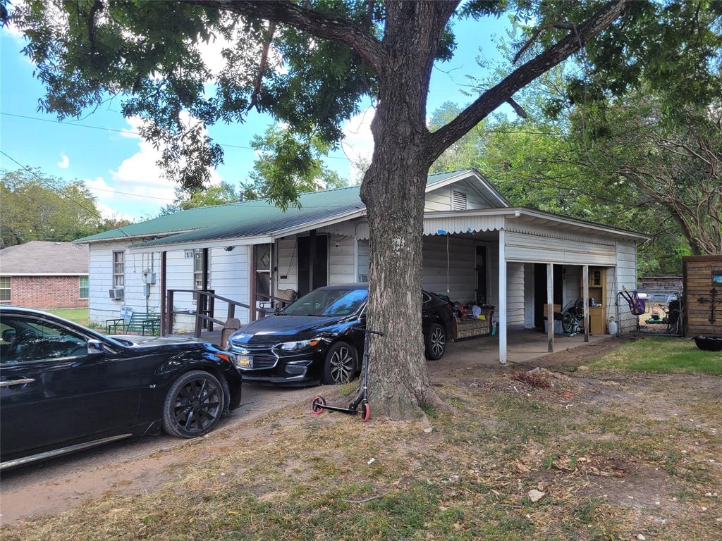 1818 E Booth Property Photo 4