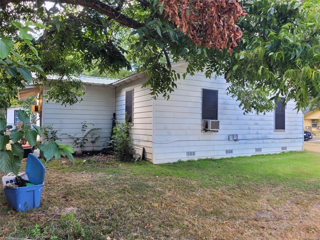 1818 E Booth Property Photo 5