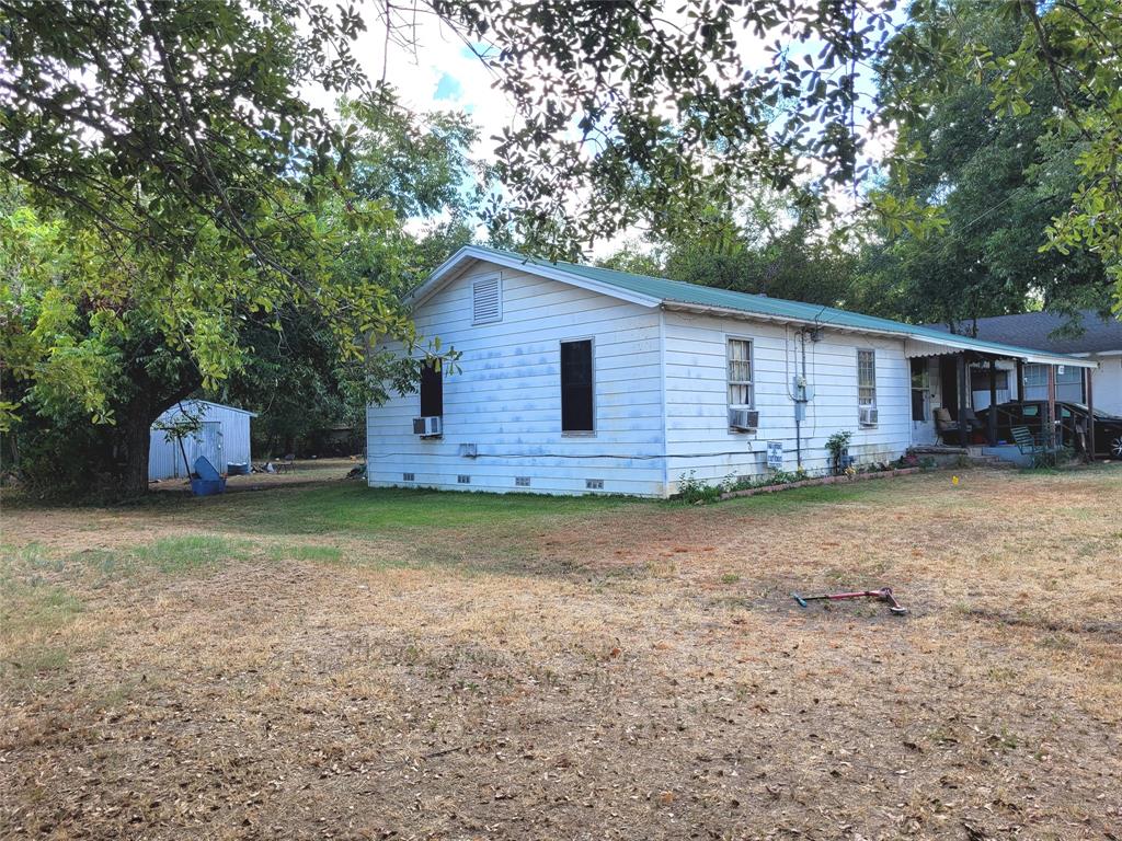 1818 E Booth Property Photo 10