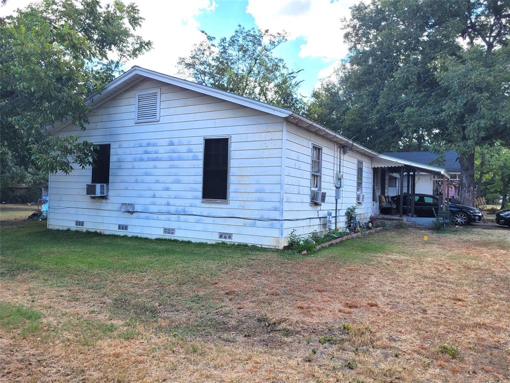 1818 E Booth Property Photo 11
