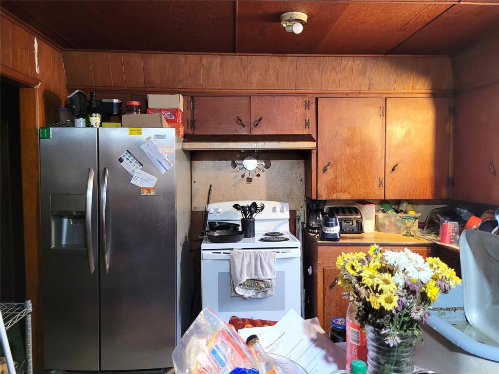 1818 E Booth Property Photo 15