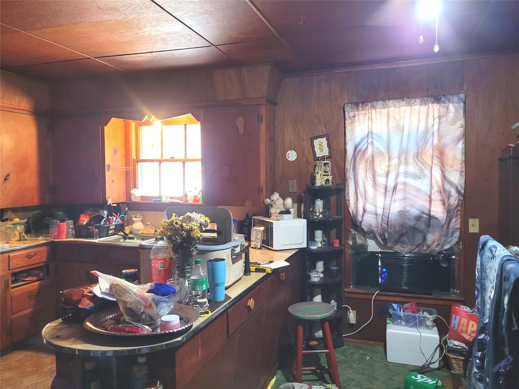 1818 E Booth Property Photo 17