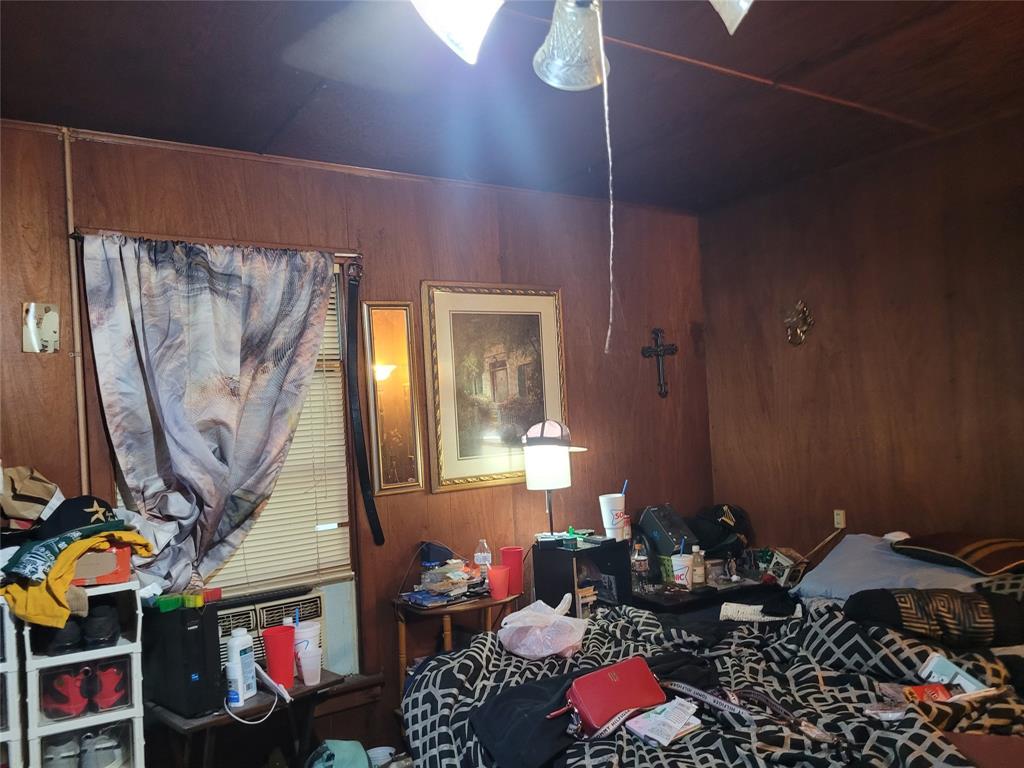 1818 E Booth Property Photo 20