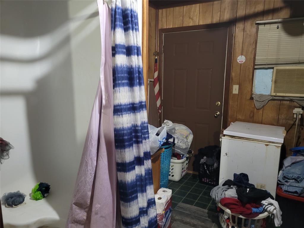1818 E Booth Property Photo 23