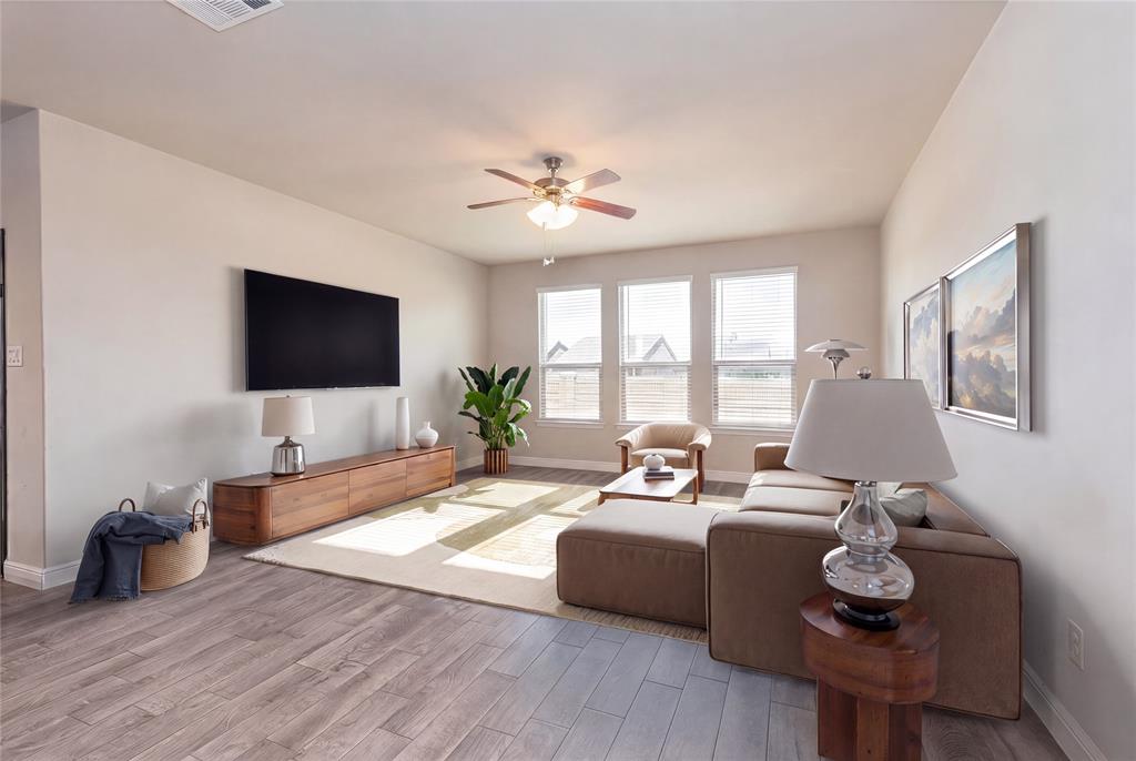 1904 Gill Star Drive Property Photo 1