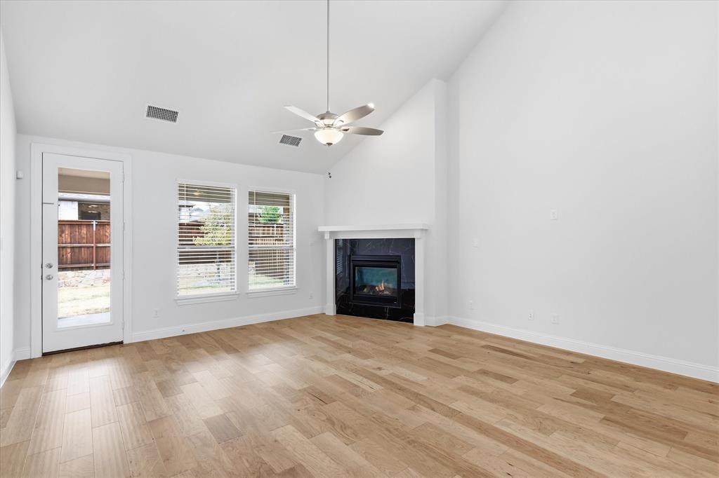 2504 Silver Leaf Drive Property Photo 8