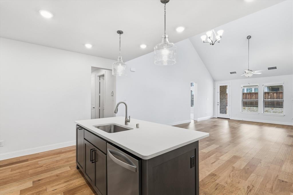 2504 Silver Leaf Drive Property Photo 15