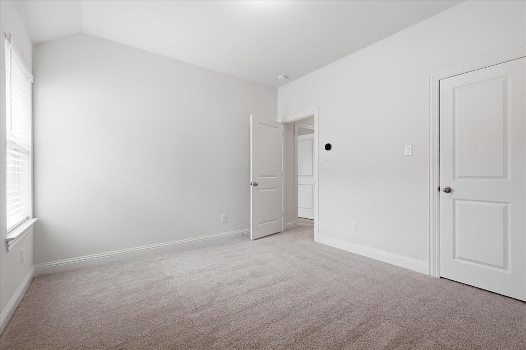 2504 Silver Leaf Drive Property Photo 28