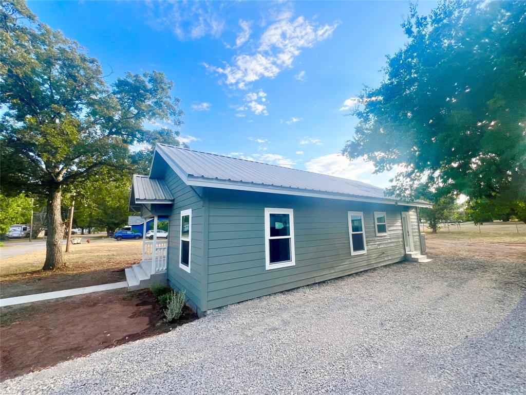 206 Vine Street Property Photo 3
