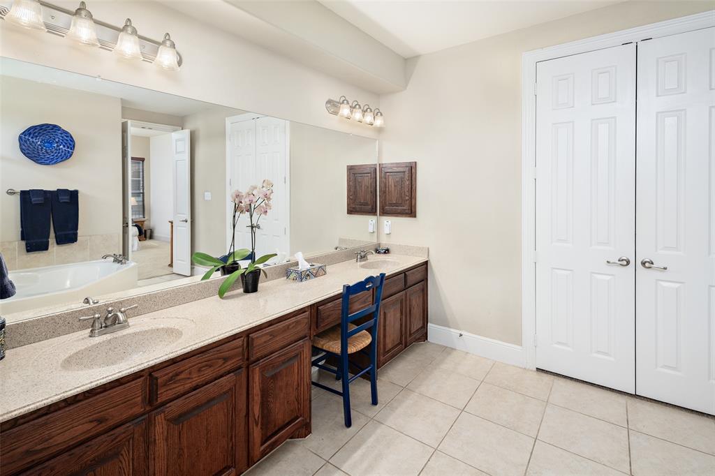 2801 Meadow Ridge Drive Property Photo 24