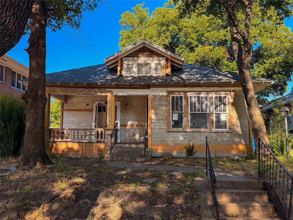 311 N Clinton Avenue Property Photo 1