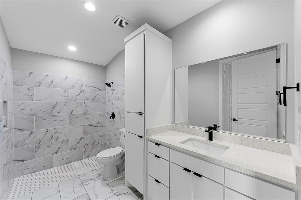 1510 S Lindsay Property Photo 13