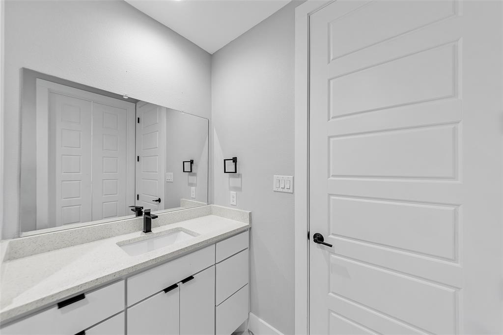 1510 S Lindsay Property Photo 14