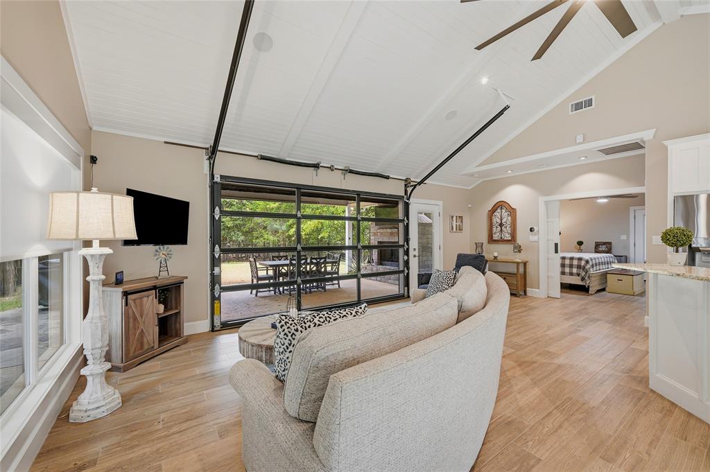 10 Holland Street Property Photo 11