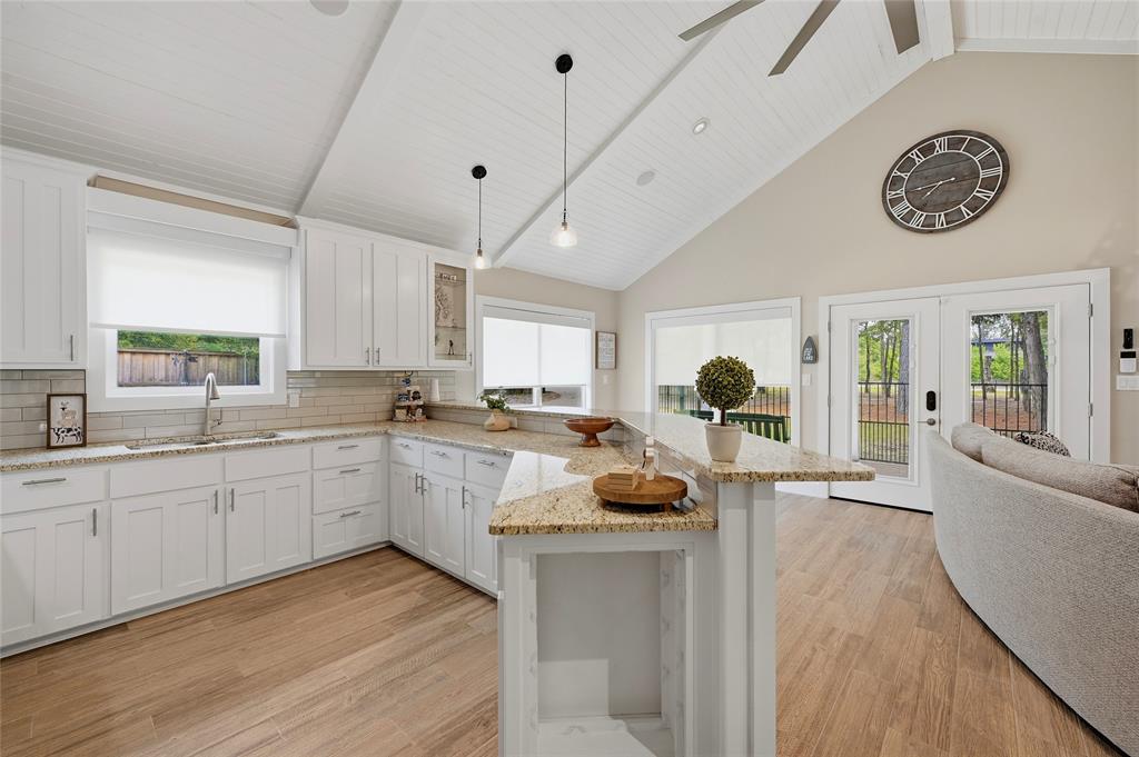 10 Holland Street Property Photo 13
