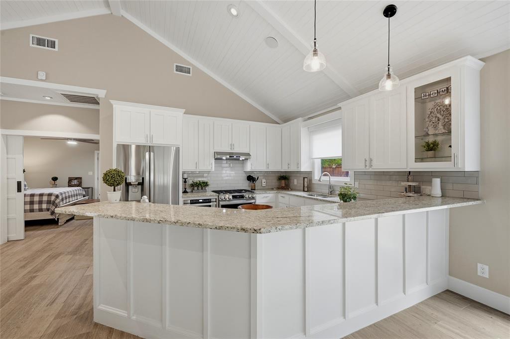 10 Holland Street Property Photo 14