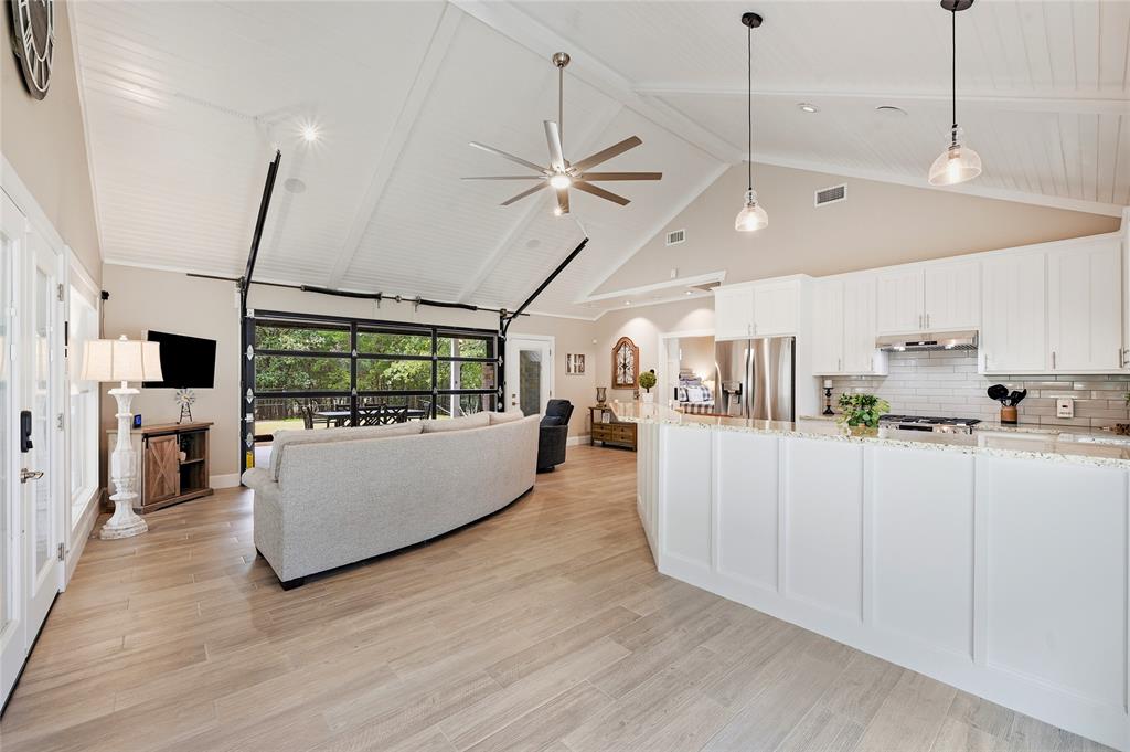 10 Holland Street Property Photo 18