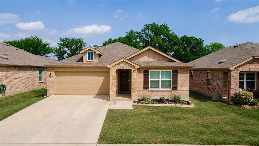 2213 Village Creek Lane Property Photo 1