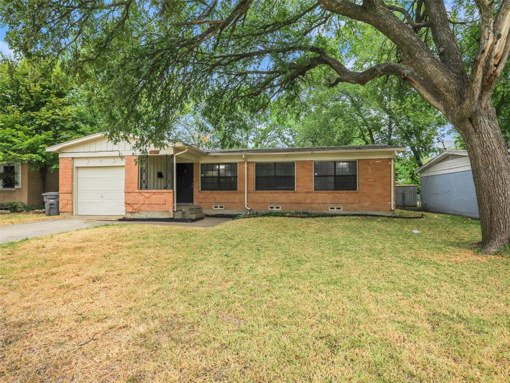 10747 Sandalwood Drive Property Photo 2