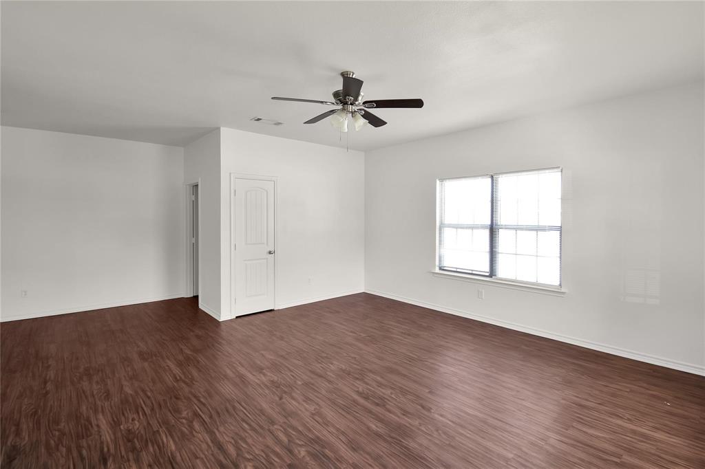 1102 Parkway Trail Property Photo 3