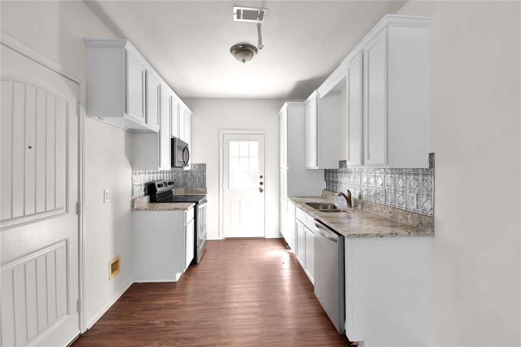 1102 Parkway Trail Property Photo 6