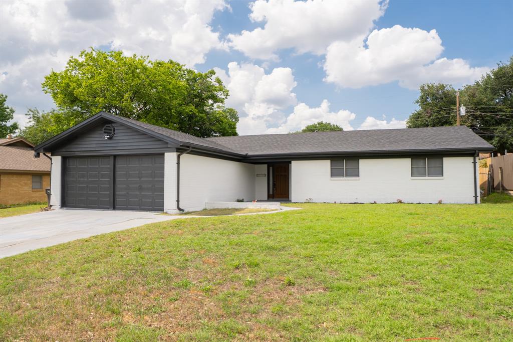 228 Hallbrook Drive Property Photo 1