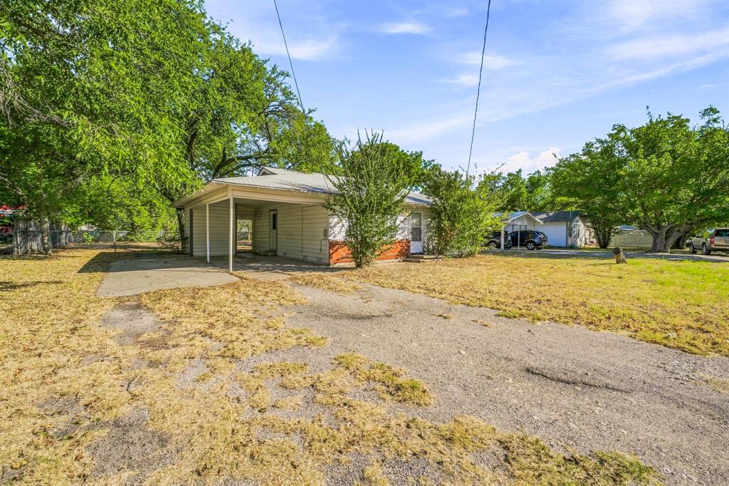 945 W Park Street Property Photo 2