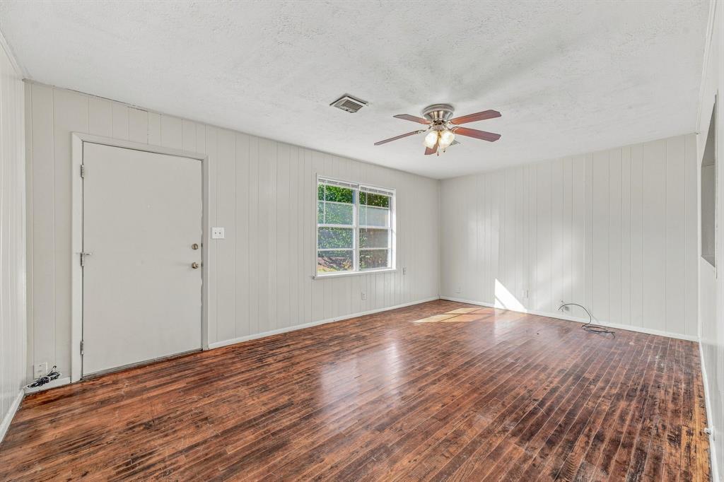 945 W Park Street Property Photo 5