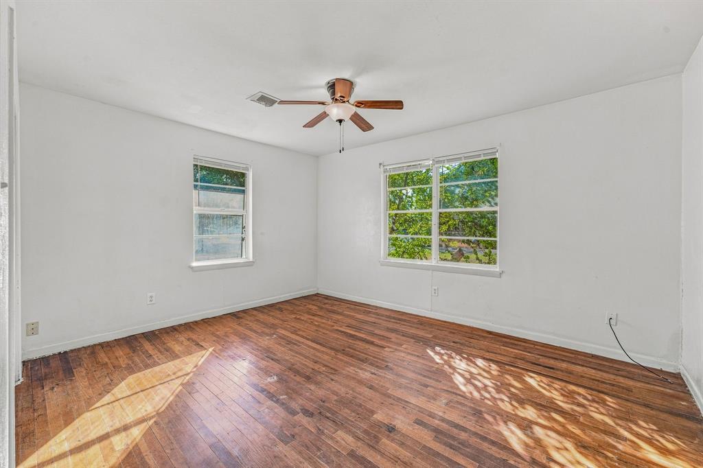 945 W Park Street Property Photo 7