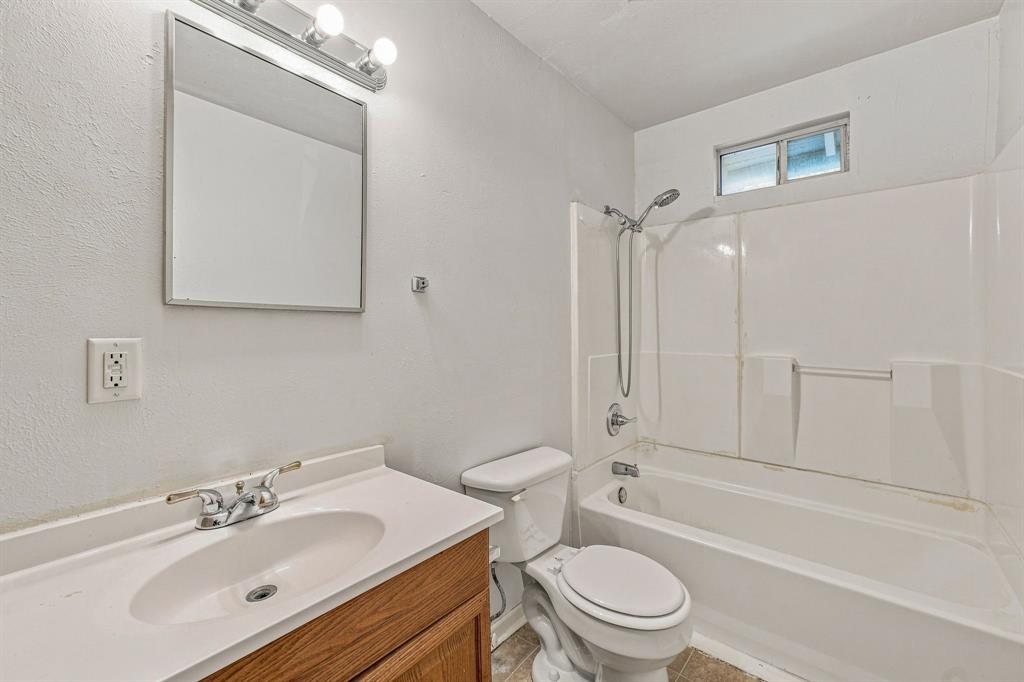 945 W Park Street Property Photo 9