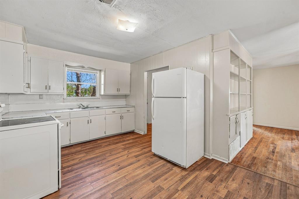 945 W Park Street Property Photo 12
