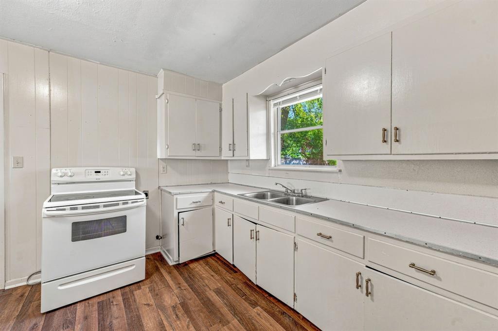 945 W Park Street Property Photo 15