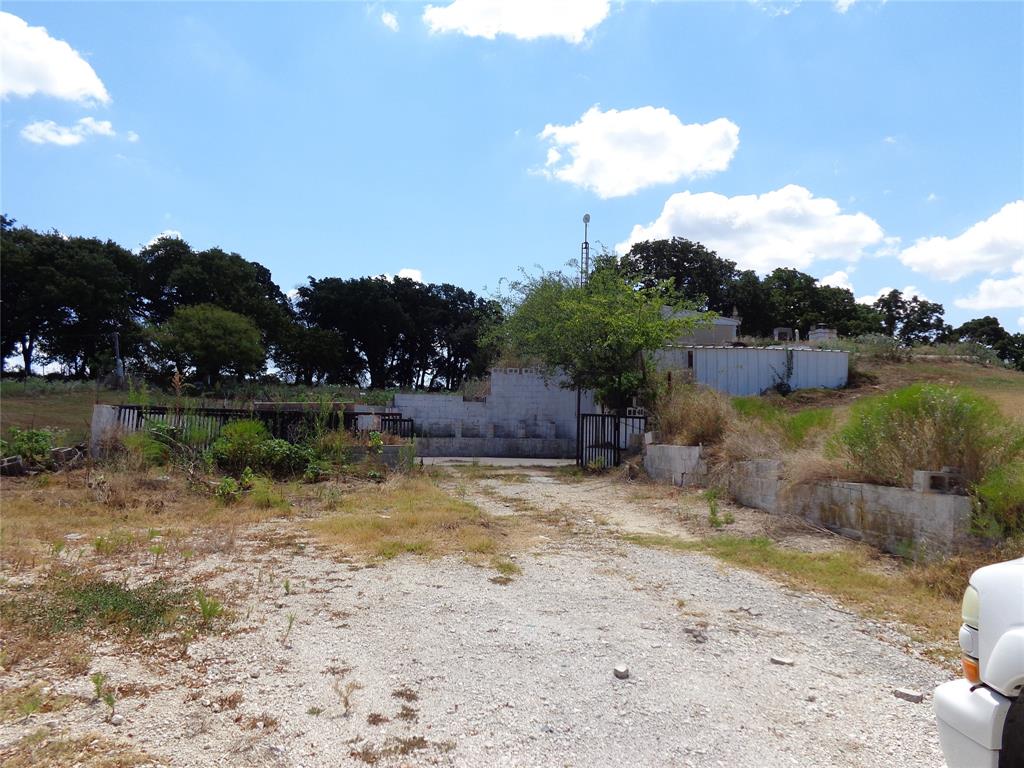 212 Private Road 114 Property Photo 3