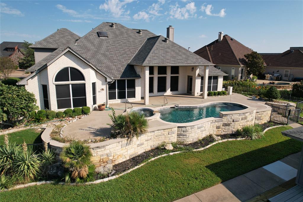 2612 Waters Edge Drive Property Photo 2