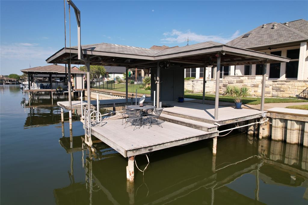 2612 Waters Edge Drive Property Photo 3