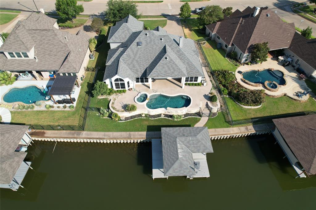 2612 Waters Edge Drive Property Photo 4