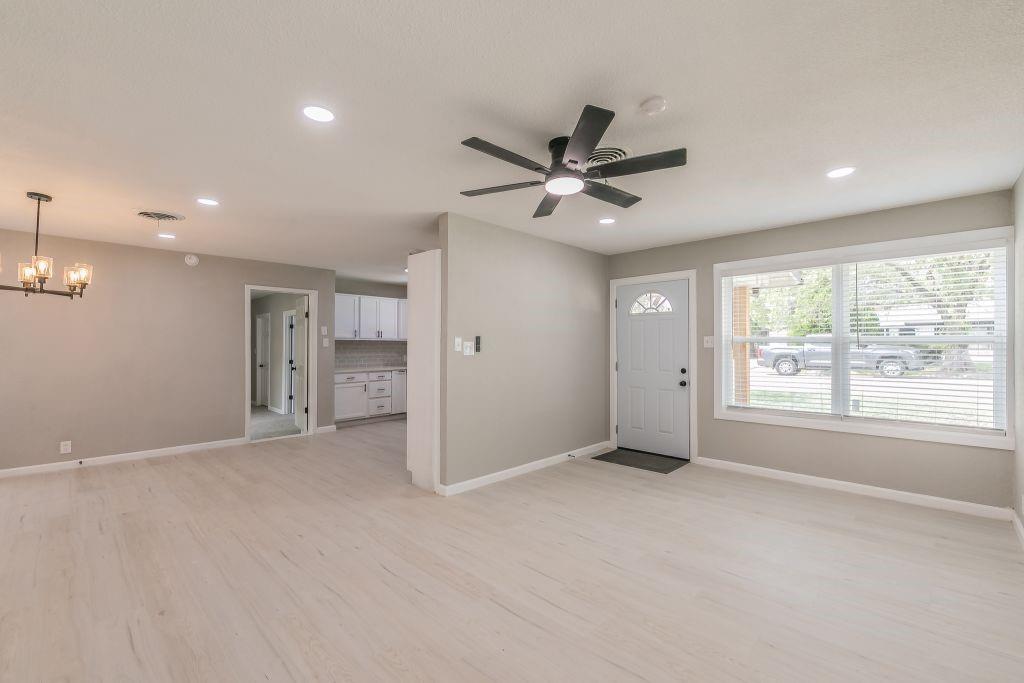 5012 Roxie Street Property Photo 5