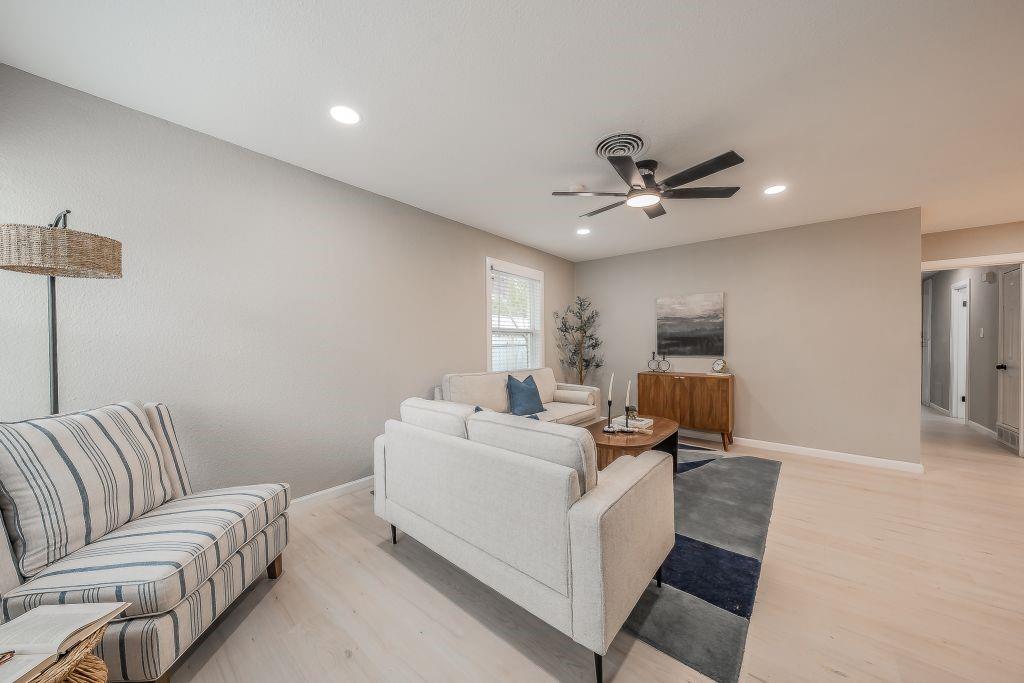 5012 Roxie Street Property Photo 5